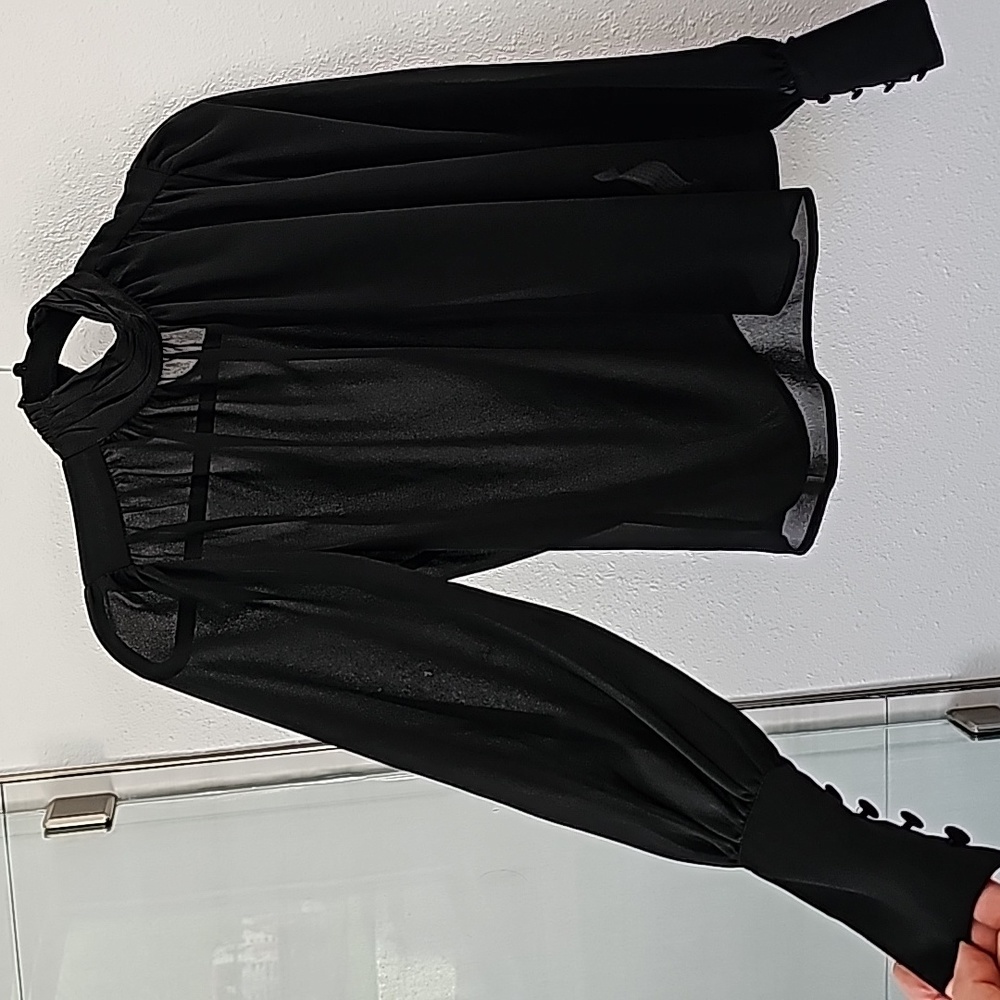 Forever 21 Women’s Black Dress Shirt, Cute neck, Size Small